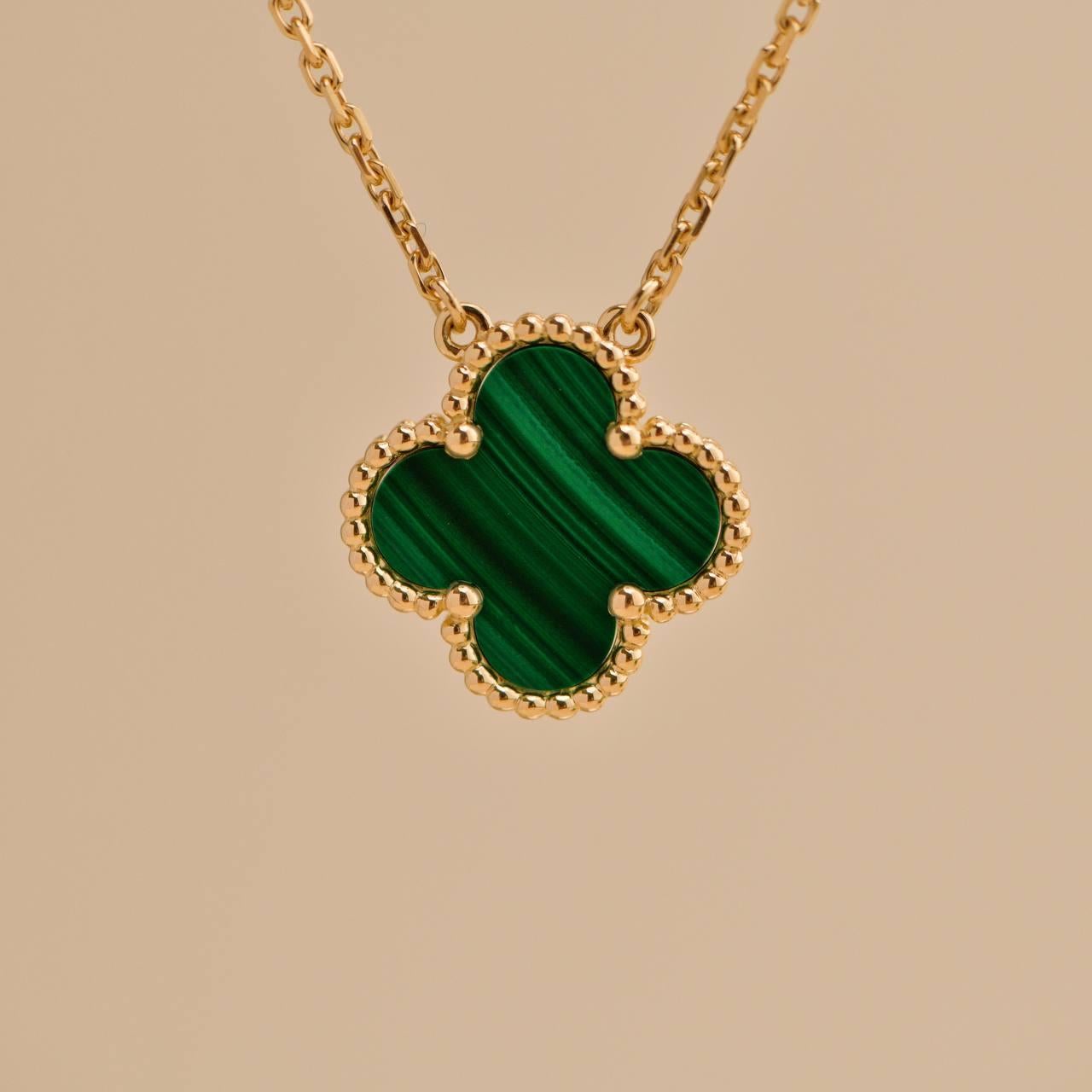 Van Cleef & Arpels Collana Vintage Alhambra Malachite in oro giallo 18 carati in vendita 1
