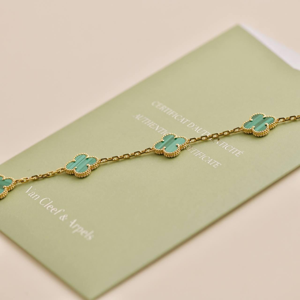 Van Cleef & Arpels Vintage Alhambra Malachite Yellow Gold Bracelet In Excellent Condition In Banbury, GB