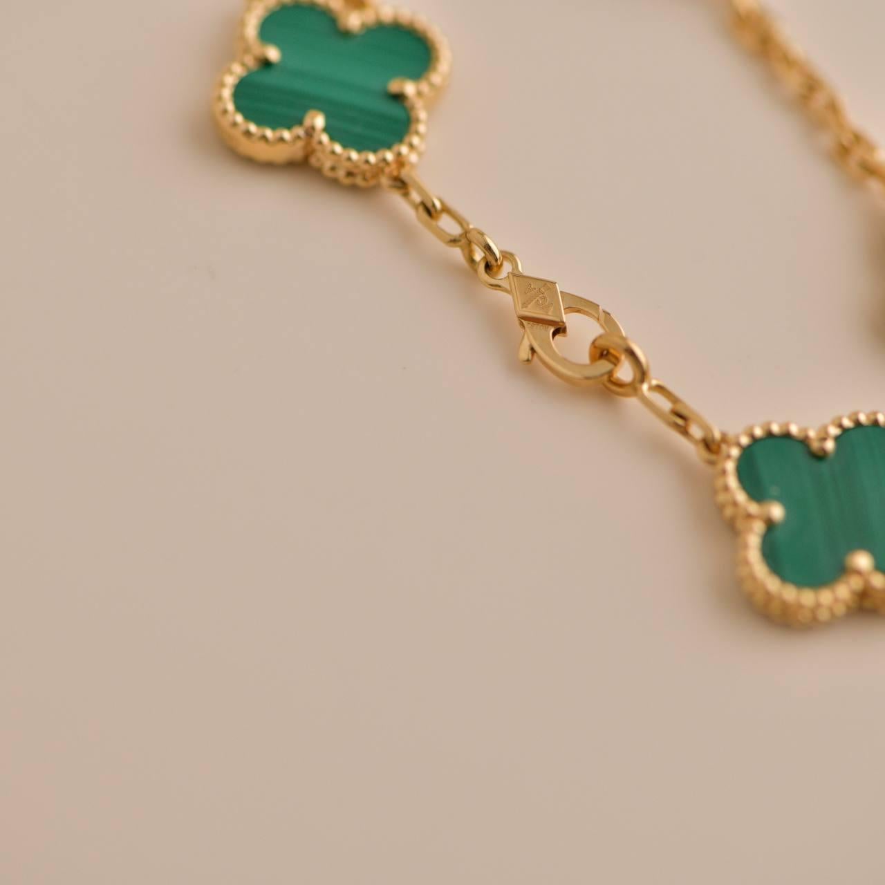 Van Cleef & Arpels Vintage Alhambra Malachite Yellow Gold Bracelet In Excellent Condition In Banbury, GB