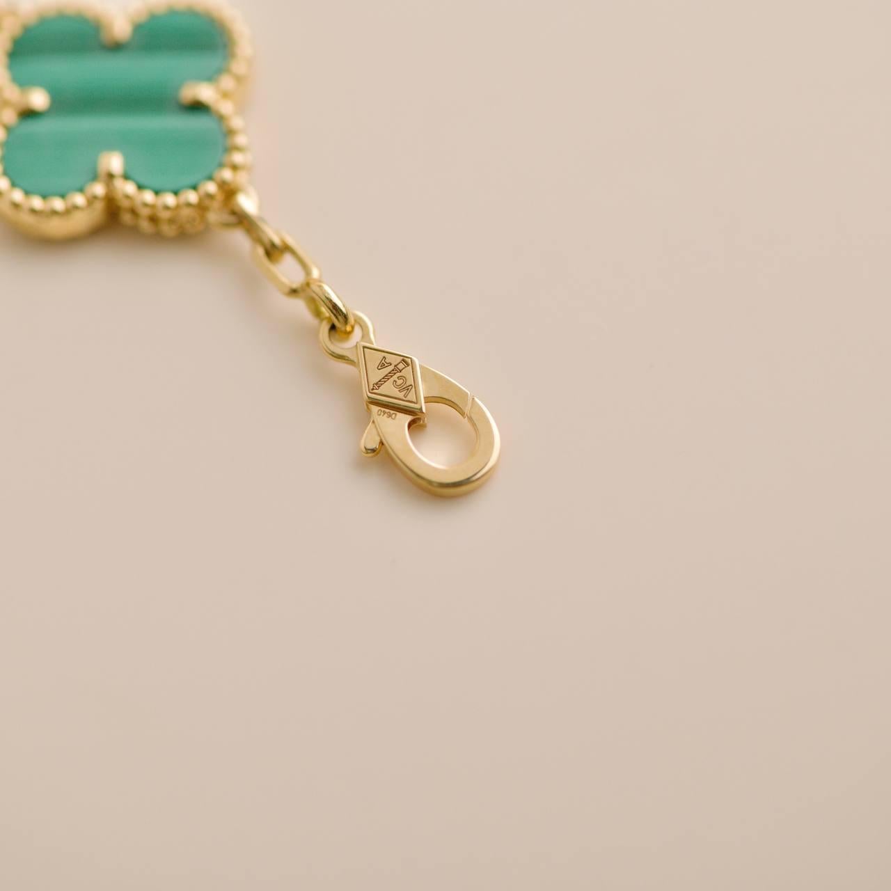 Women's or Men's Van Cleef & Arpels Vintage Alhambra Malachite Yellow Gold Bracelet