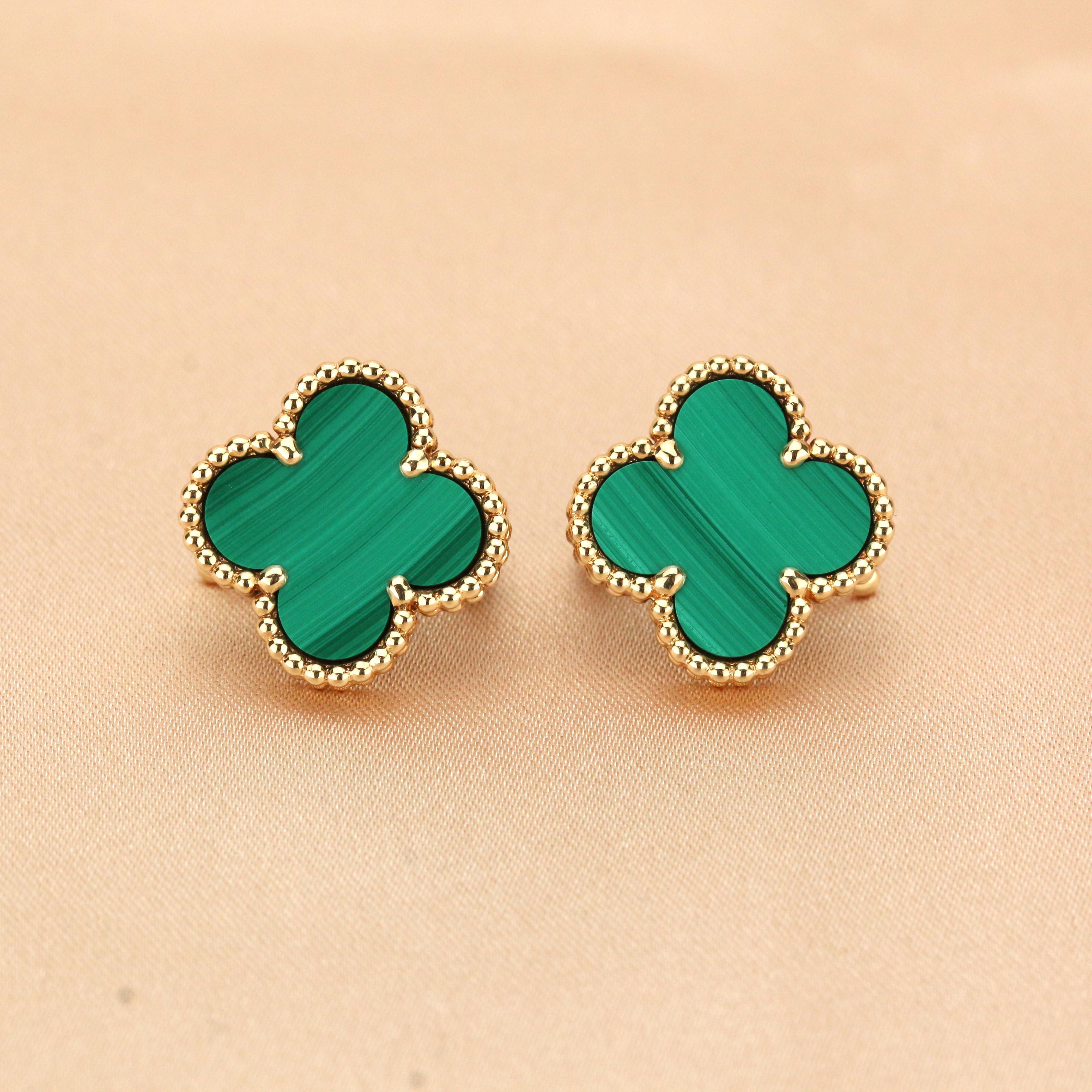 Van Cleef & Arpels Vintage Alhambra Malachit-Ohrringe aus Gelbgold im Zustand „Hervorragend“ in Banbury, GB