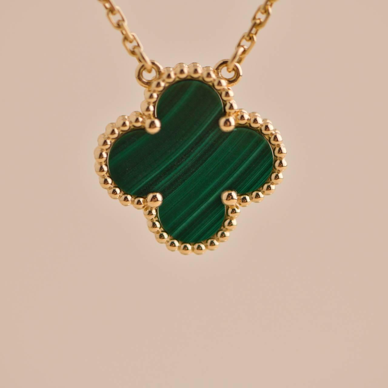 Women's or Men's Van Cleef & Arpels Vintage Alhambra Malachite Yellow Gold Pendant Necklace