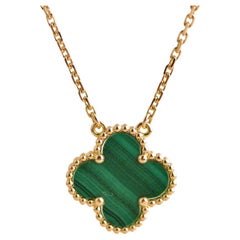 Van Cleef & Arpels, collier pendentif vintage Alhambra en or jaune et malachite