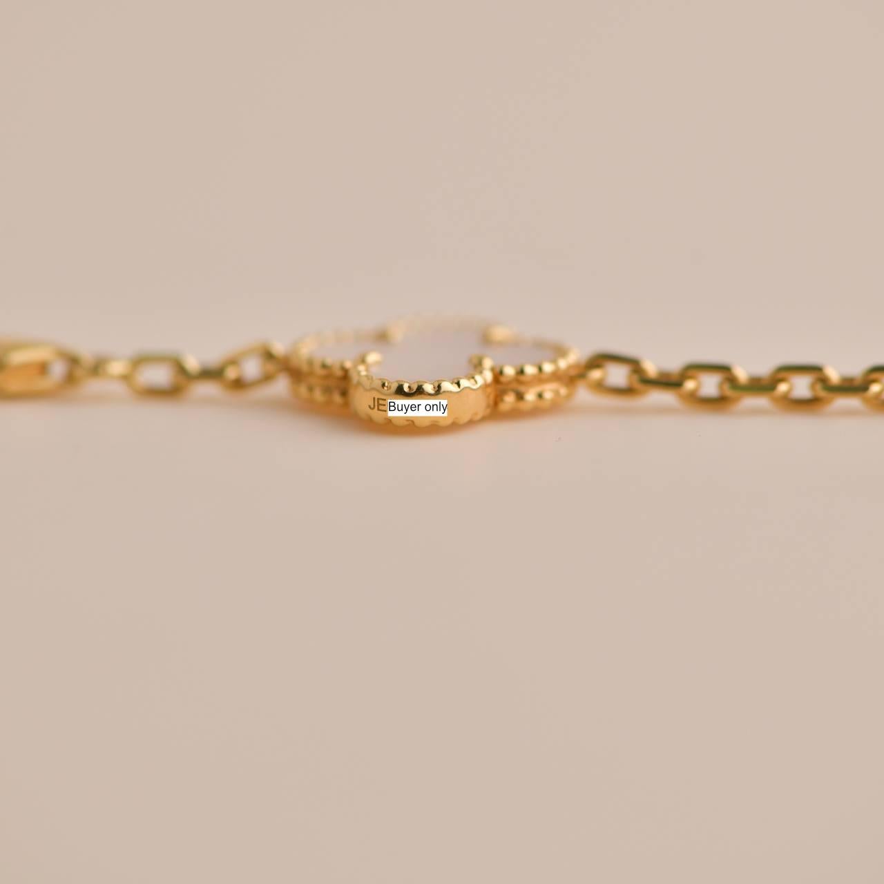 SKU   AT-1892
Brand.    Van Cleef & Arpels
Model	VCARA42800
Date	Circa 2013
Retail Price.   £7,900 Incl taxes/9 000 € Incl taxes / $ 8,400
Serial No.    JE******
__________________________________
Metal.    18K Yellow Gold
Length     Approx