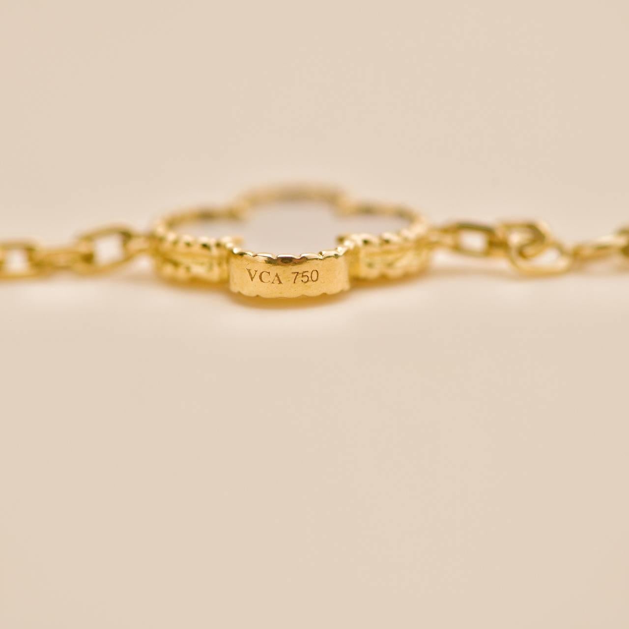 Van Cleef & Arpels Vintage Alhambra Perlmutt 18K Gold 5 Motiv-Armband im Angebot 3