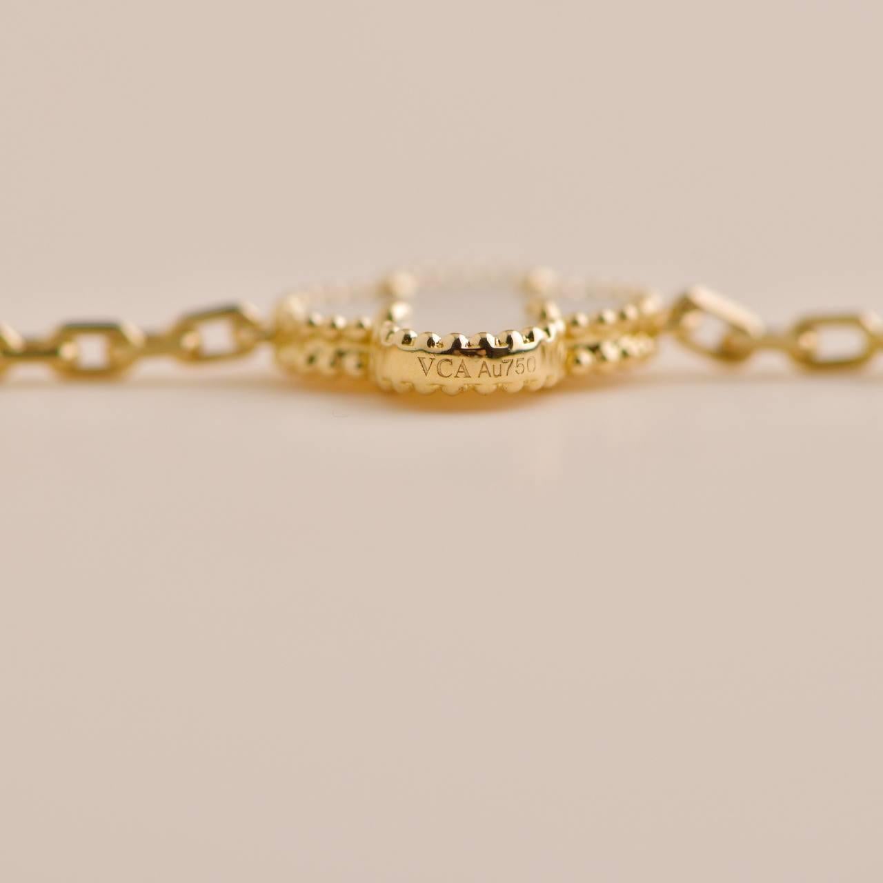 Van Cleef & Arpels Vintage Alhambra Mother of Pearl 18K Yellow Gold Bracelet In Excellent Condition In Banbury, GB