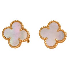 Van Cleef & Arpels, boucles d'oreilles vintage Alhambra en or jaune 18 carats et nacre