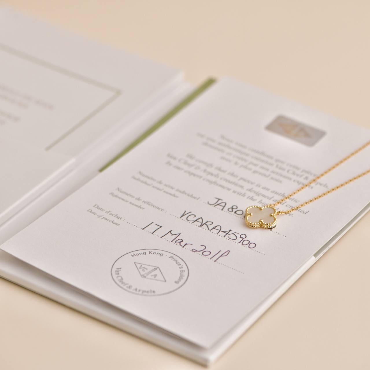 Van Cleef & Arpels Vintage Alhambra Mother of Pearl 18K Yellow Gold Necklace In Excellent Condition In Banbury, GB