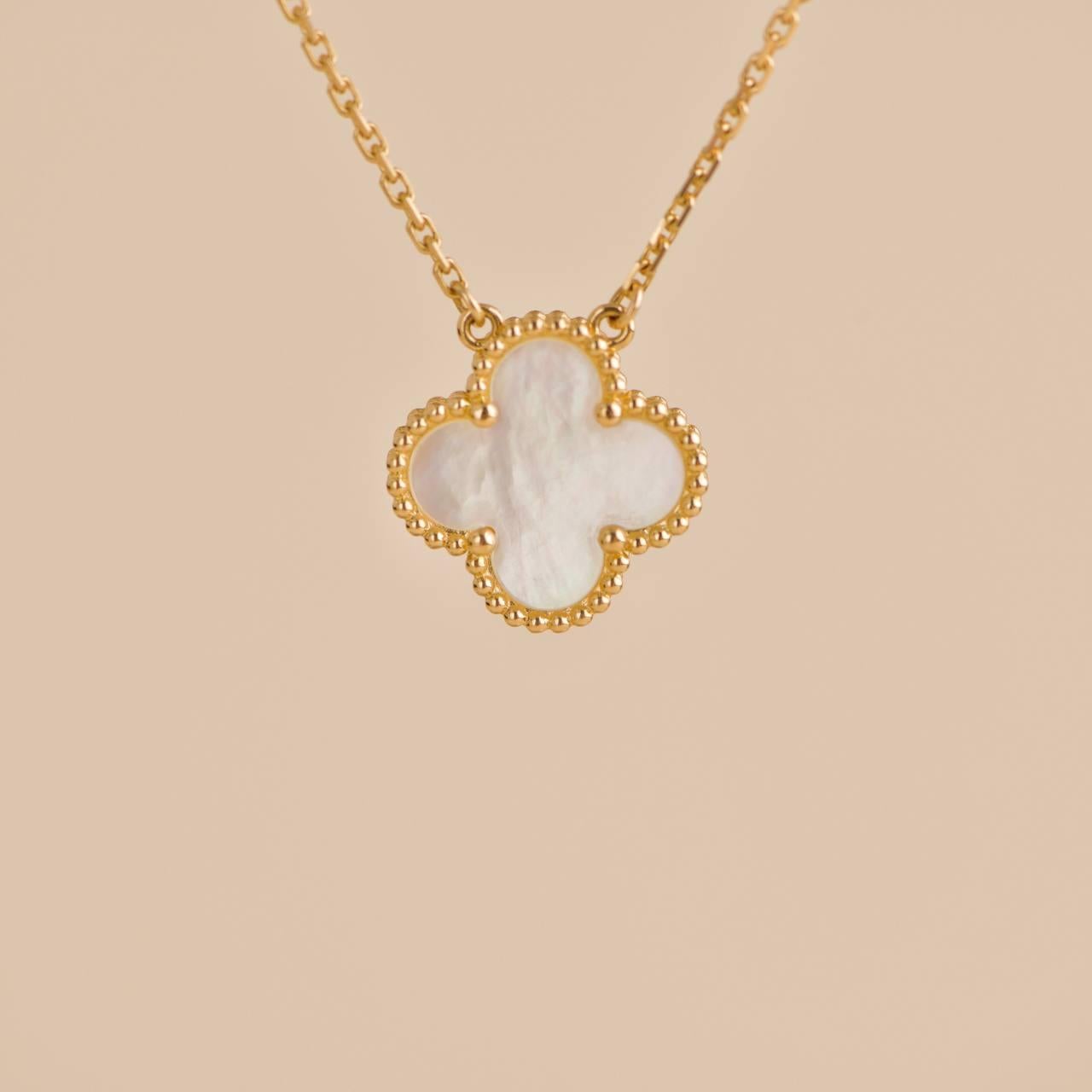 Women's or Men's Van Cleef & Arpels Vintage Alhambra Mother of Pearl 18K Yellow Gold Necklace