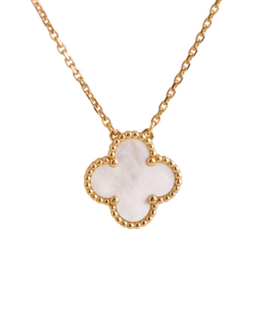 Van Cleef & Arpels Ciondolo vintage Alhambra in oro giallo 18 carati e madreperla in vendita