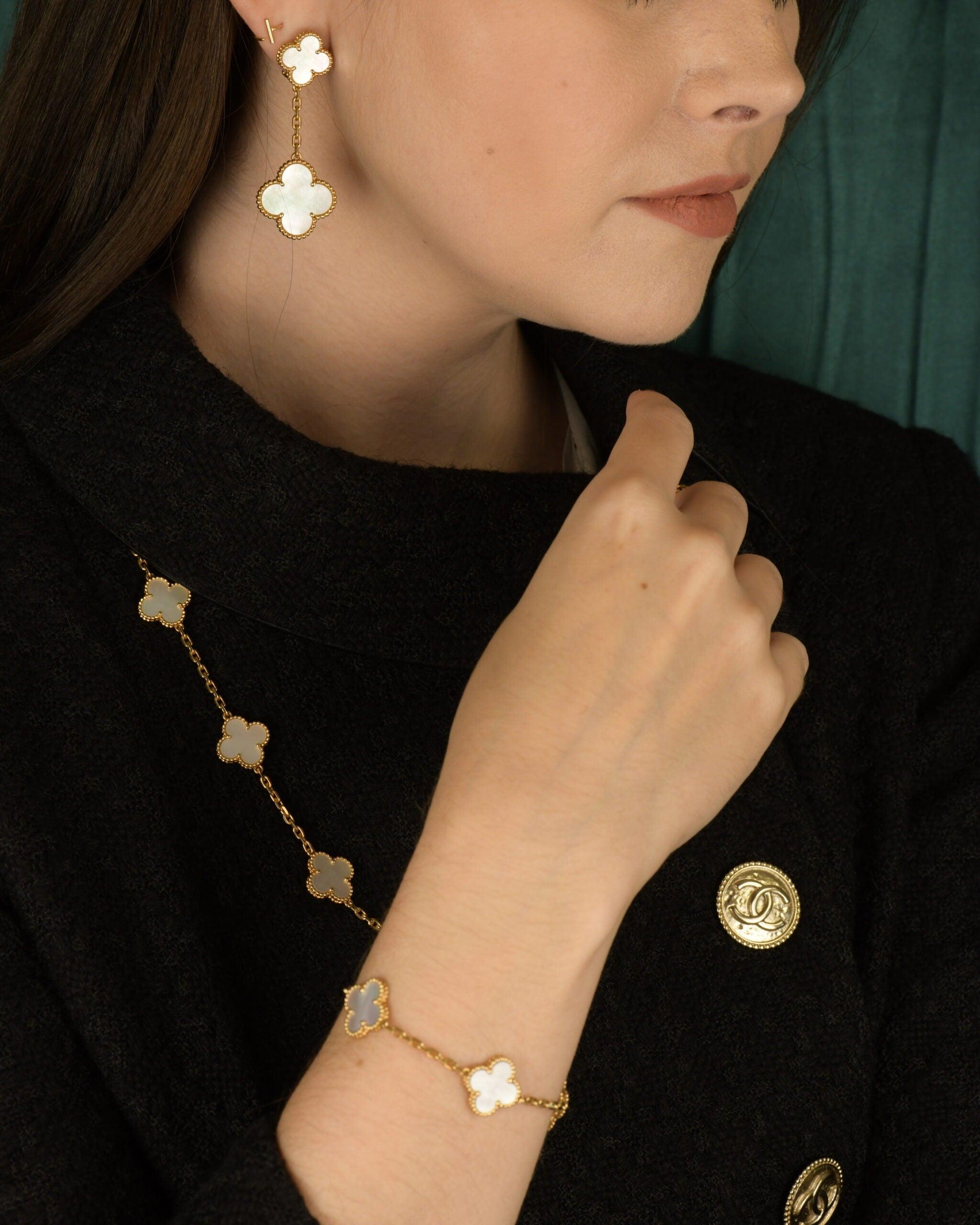 Van Cleef & Arpels Bracelet vintage Alhambra à 5 motifs en or jaune Excellent état à Banbury, GB