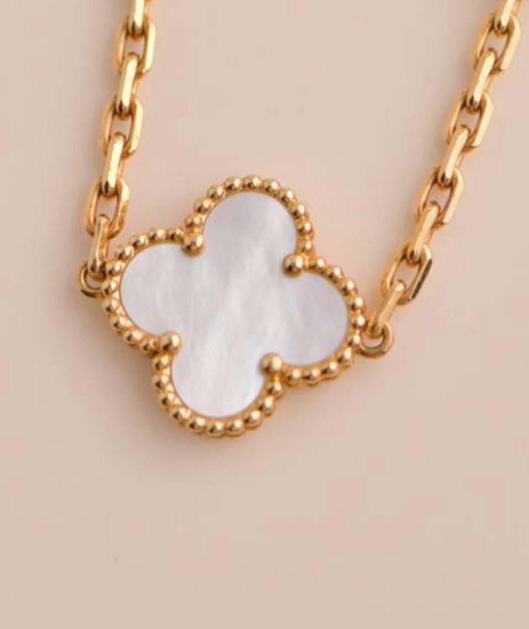Van Cleef & Arpels Bracelet vintage Alhambra à 5 motifs en or jaune 3