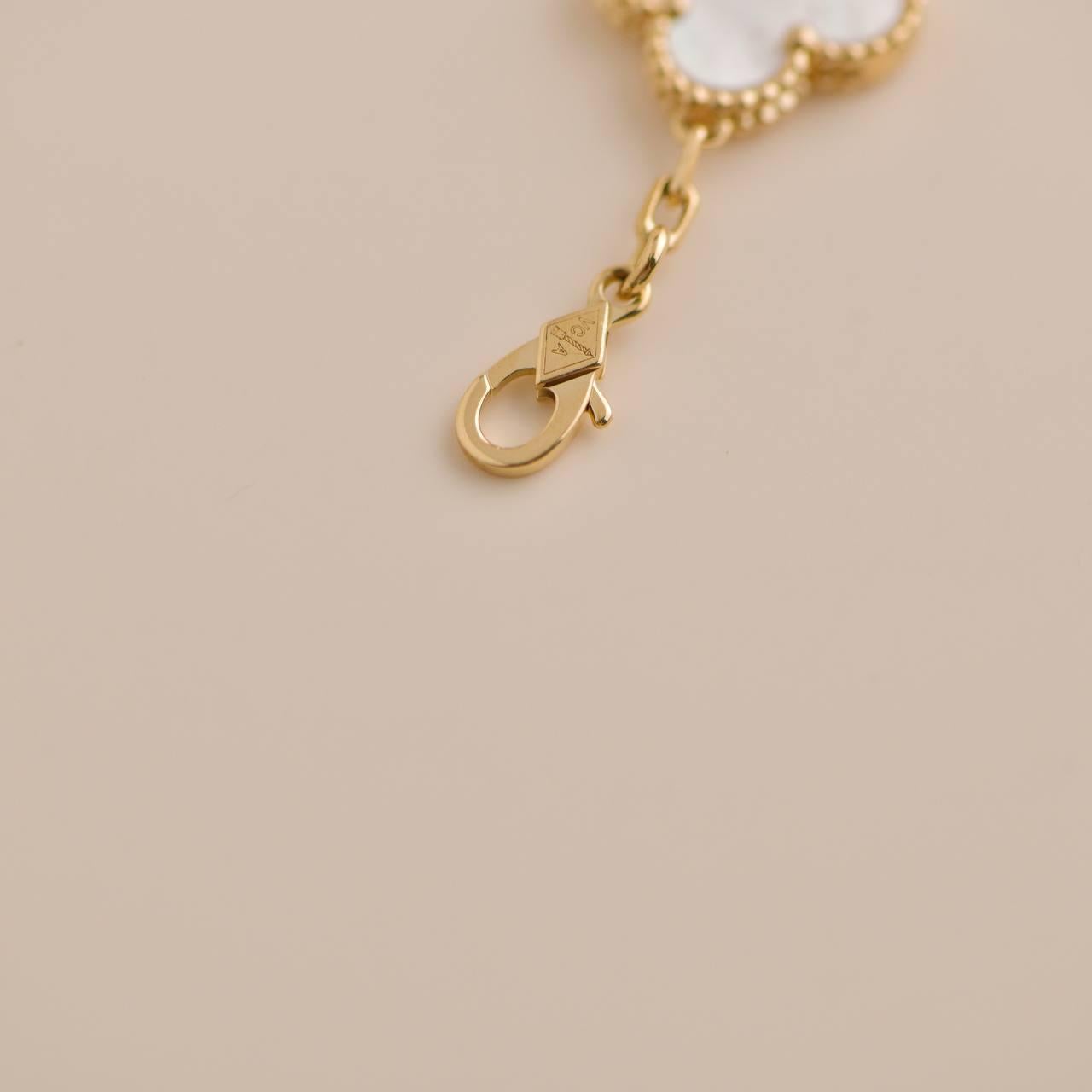 Van Cleef & Arpels Bracelet vintage Alhambra à 5 motifs en or jaune 4