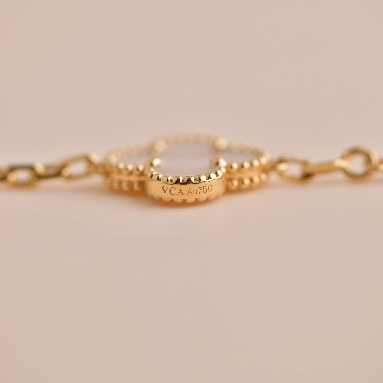 Van Cleef & Arpels Vintage Alhambra Perlmutt-Armband aus Gelbgold für Damen oder Herren