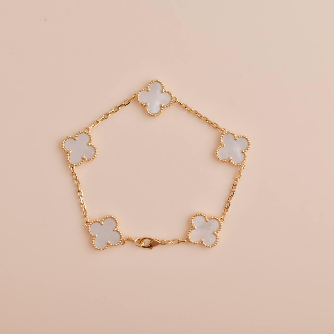 Van Cleef & Arpels Vintage Alhambra Perlmutt-Armband aus Gelbgold 2