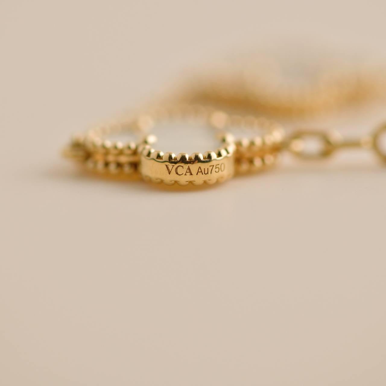 Van Cleef & Arpels Vintage Alhambra Perlmutt-Armband aus Gelbgold 3