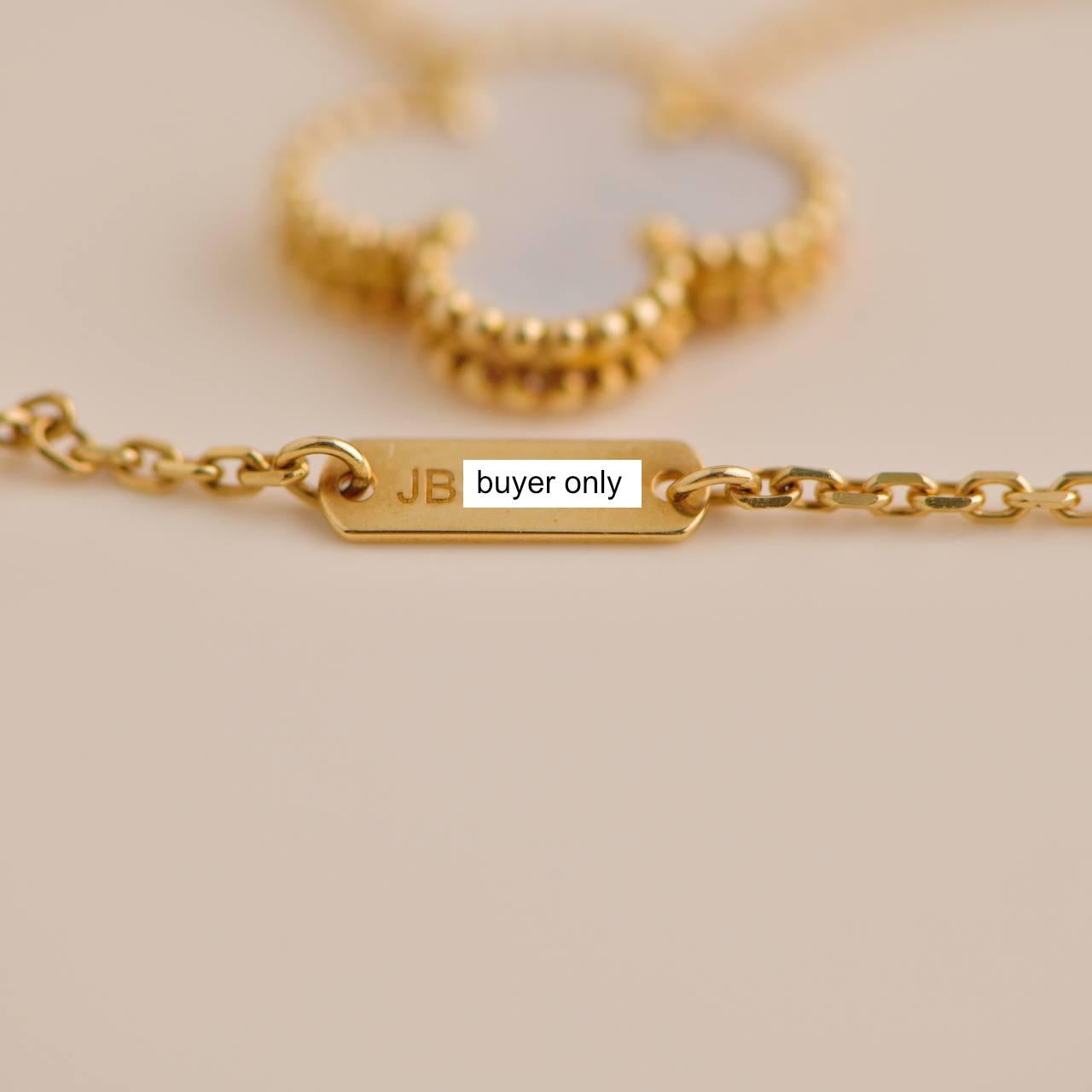  Van Cleef & Arpels, collier pendentif vintage Alhambra en or jaune et nacre Unisexe 