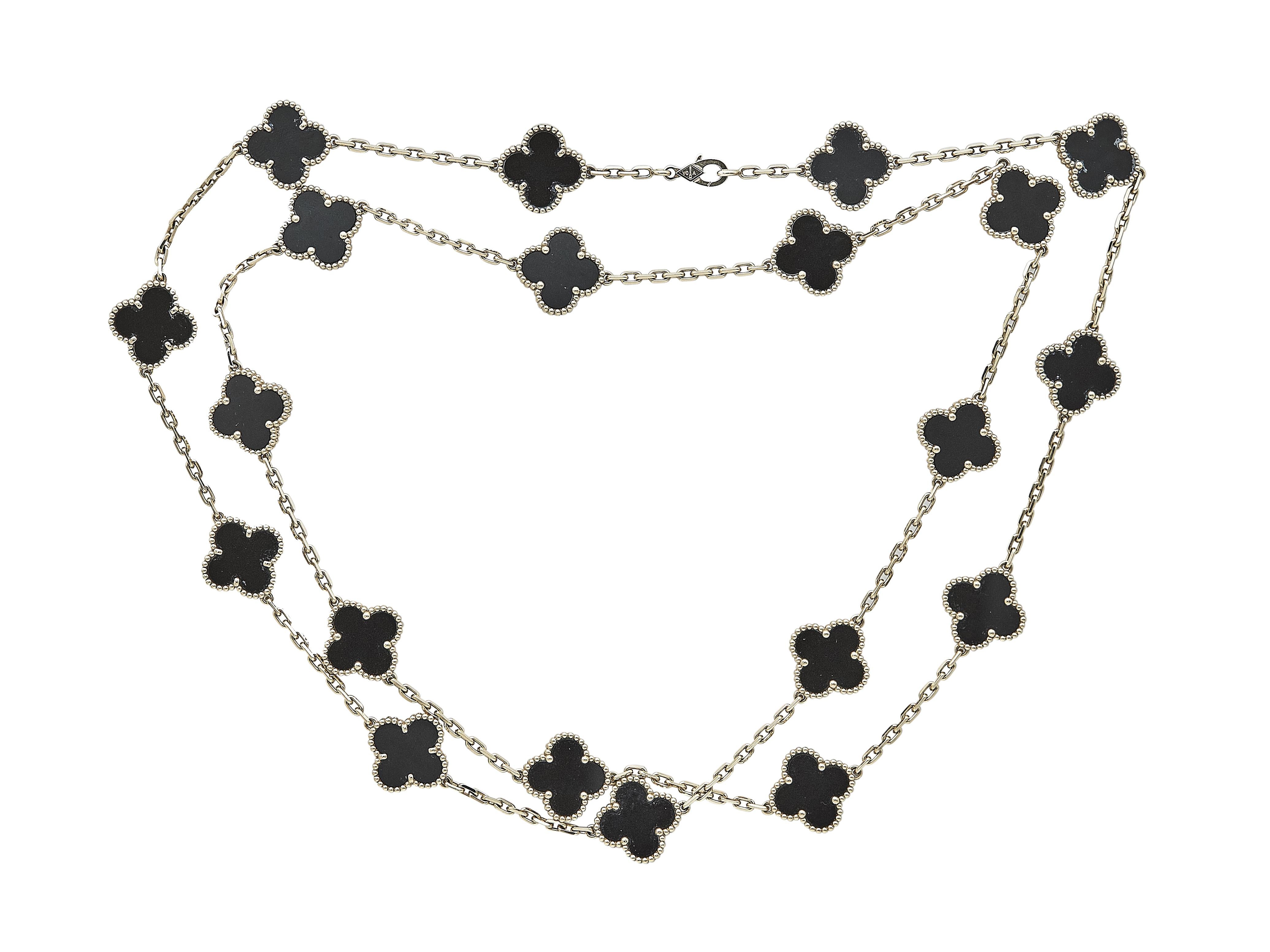 Le collier : Un collier Van Cleef & Arpels Vintage Alhambra. Conçue comme vingt motifs en onyx reliés par une chaîne à maillons en or jaune dix-huit carats poli.

Le collier est en excellent état, avec seulement quelques rayures mineures qui sont
