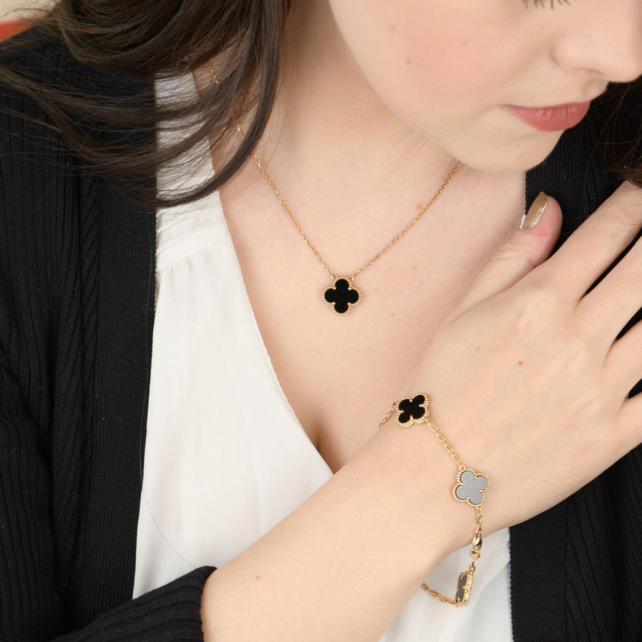 Uncut Van Cleef & Arpels Vintage Alhambra Onyx 18K Yellow Gold Pendant Necklace For Sale
