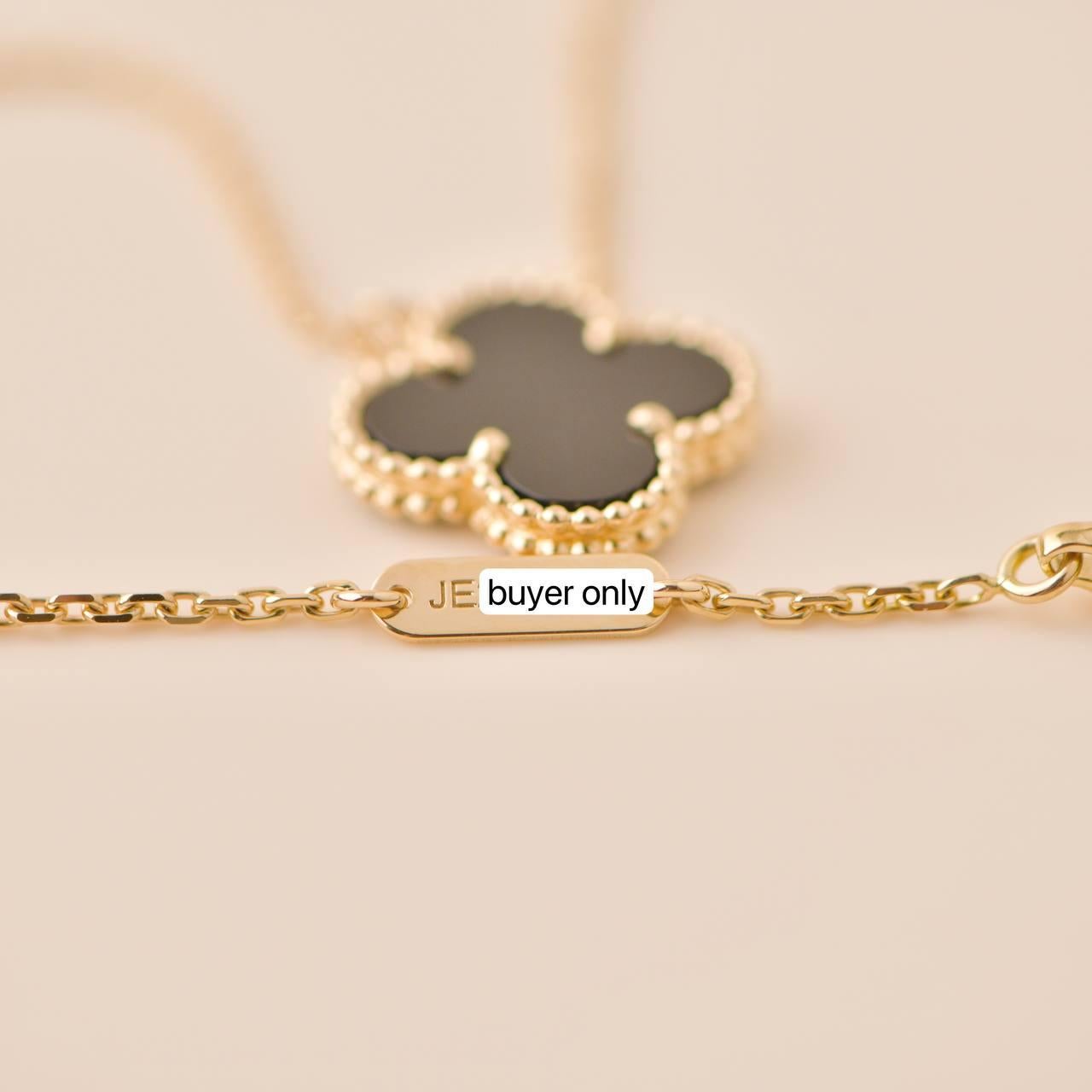 Van Cleef & Arpels Vintage Alhambra Onyx 18K Yellow Gold Pendant Necklace In Excellent Condition In Banbury, GB