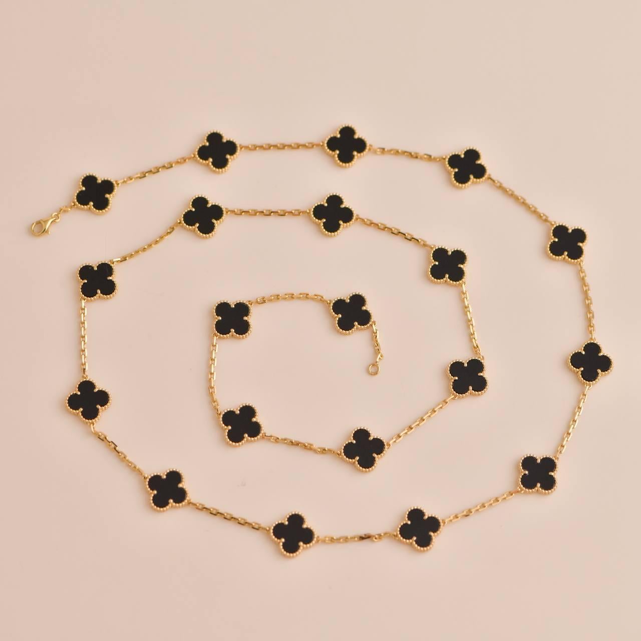 Van Cleef & Arpels Vintage Alhambra Onyx 20 Motif Yellow Gold Long Necklace In Excellent Condition In Banbury, GB