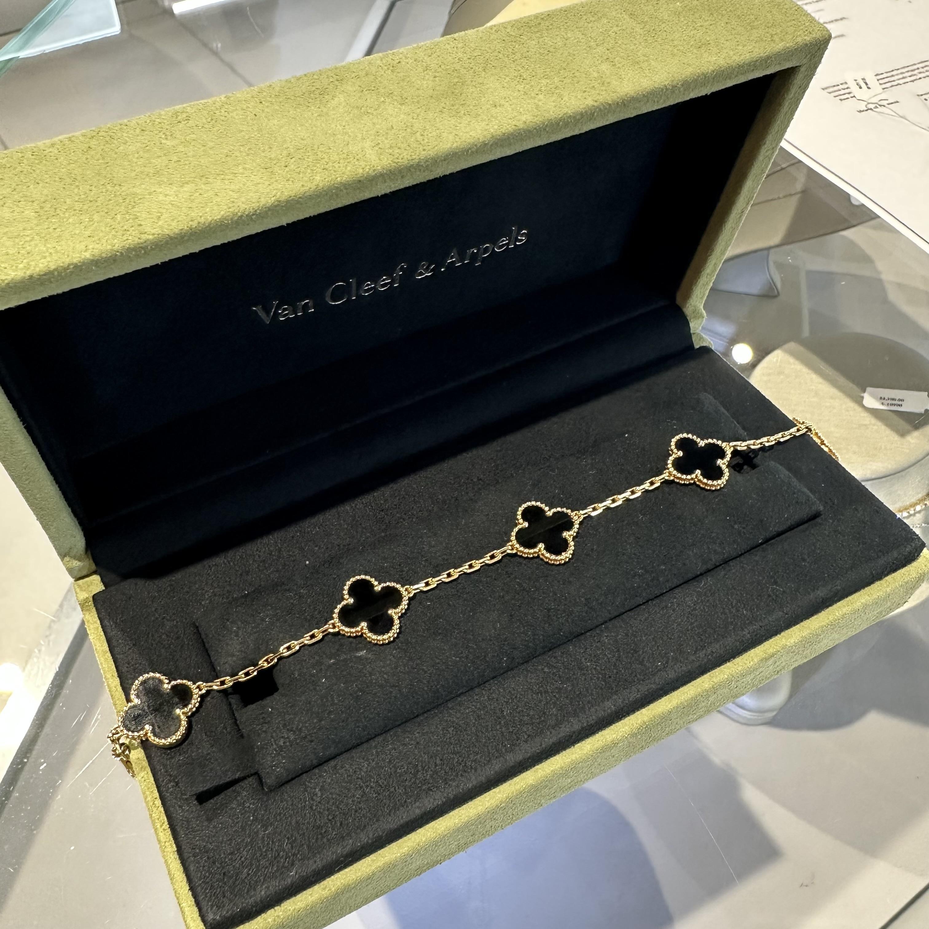Van Cleef & Arpels Vintage Alhambra Onyx-Armband aus Gelbgold mit 5 Motiven 1