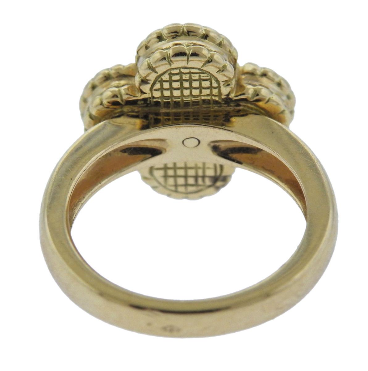 Van Cleef & Arpels Vintage Alhambra Onyx Diamond Gold Ring In Excellent Condition In Lambertville, NJ