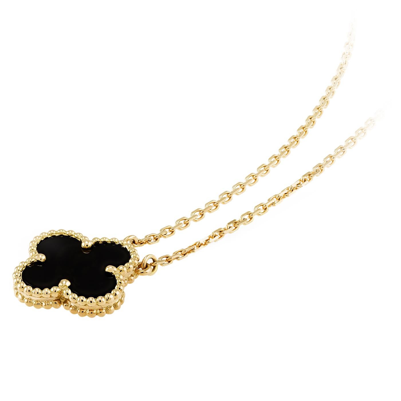 Moderniste Van Cleef & Arpels Vintage Alhambra Onyx Pendentif or jaune 18K en vente