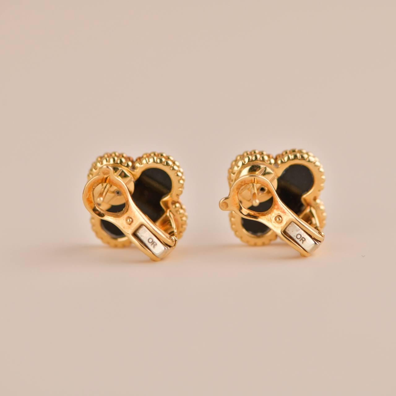 Van Cleef & Arpels Vintage Alhambra Onyx Yellow Gold Earrings In Excellent Condition In Banbury, GB