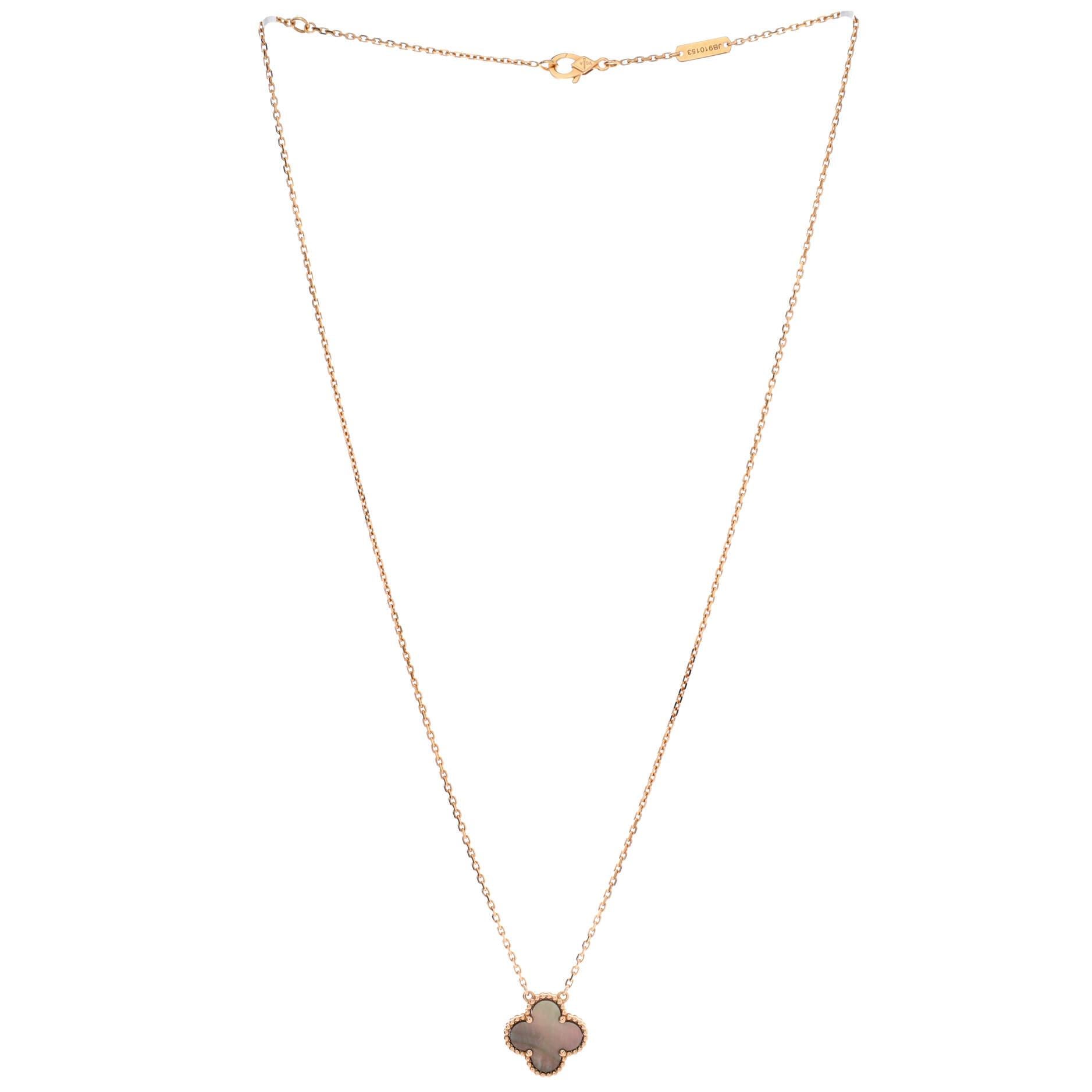 Van Cleef & Arpels Vintage Alhambra-Halskette mit Anhänger aus 18 Karat Roségold im Zustand „Gut“ in New York, NY