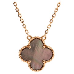 Van Cleef & Arpels Vintage Alhambra-Halskette mit Anhänger aus 18 Karat Roségold