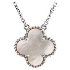 Van Cleef & Arpels Collana con ciondolo Alhambra vintage in oro bianco 18 carati