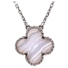 Van Cleef & Arpels Vintage Alhambra-Halskette mit Anhänger aus 18 Karat Weißgold