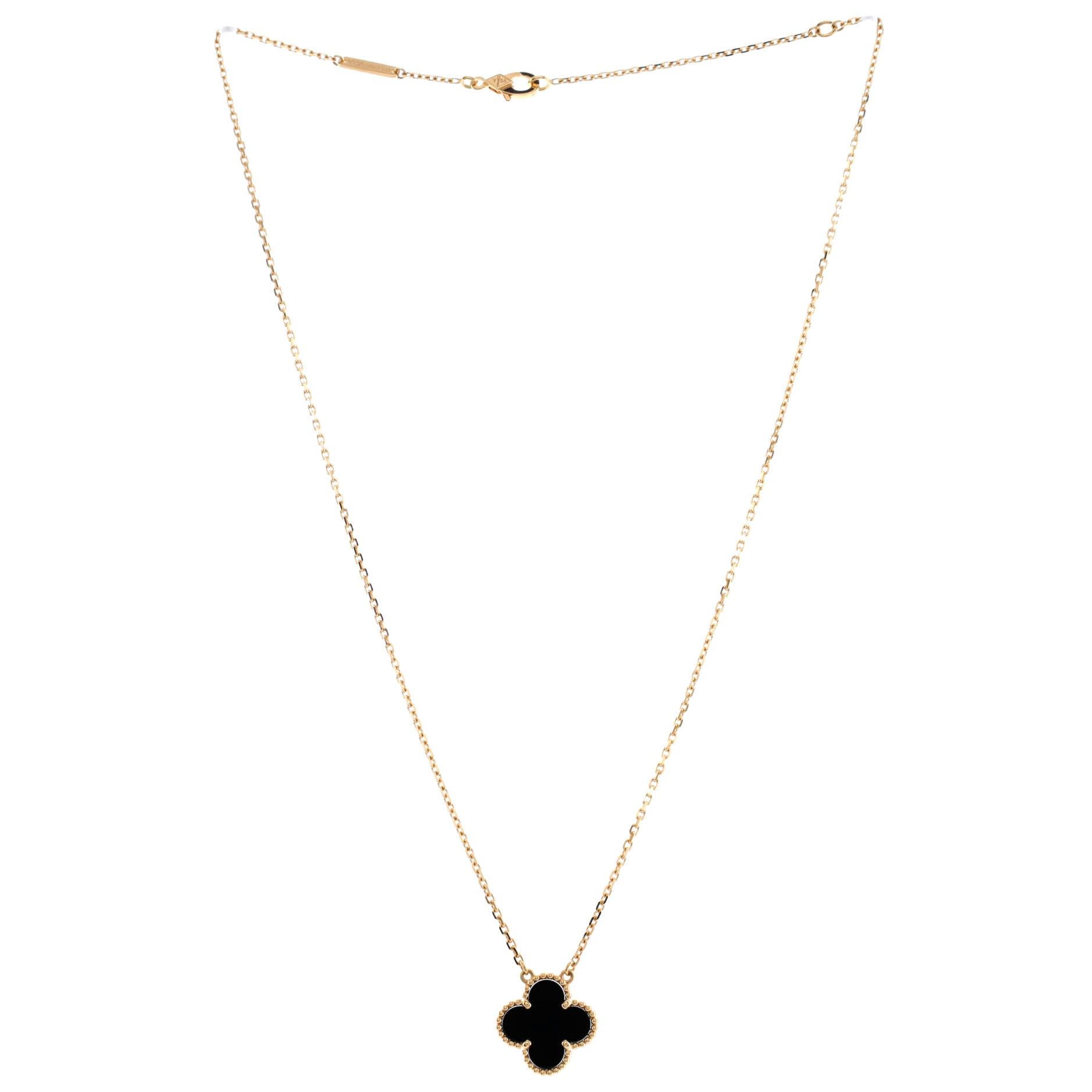Van Cleef & Arpels Vintage Alhambra-Halskette mit Anhänger aus 18 Karat Gelbgold und Onyx im Zustand „Gut“ in New York, NY