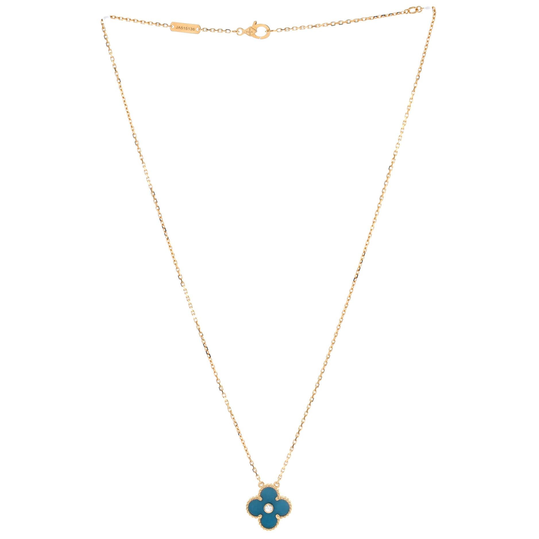 Van Cleef & Arpels Vintage Alhambra-Halskette mit Anhänger aus 18 Karat Gelbgold im Zustand „Gut“ in New York, NY