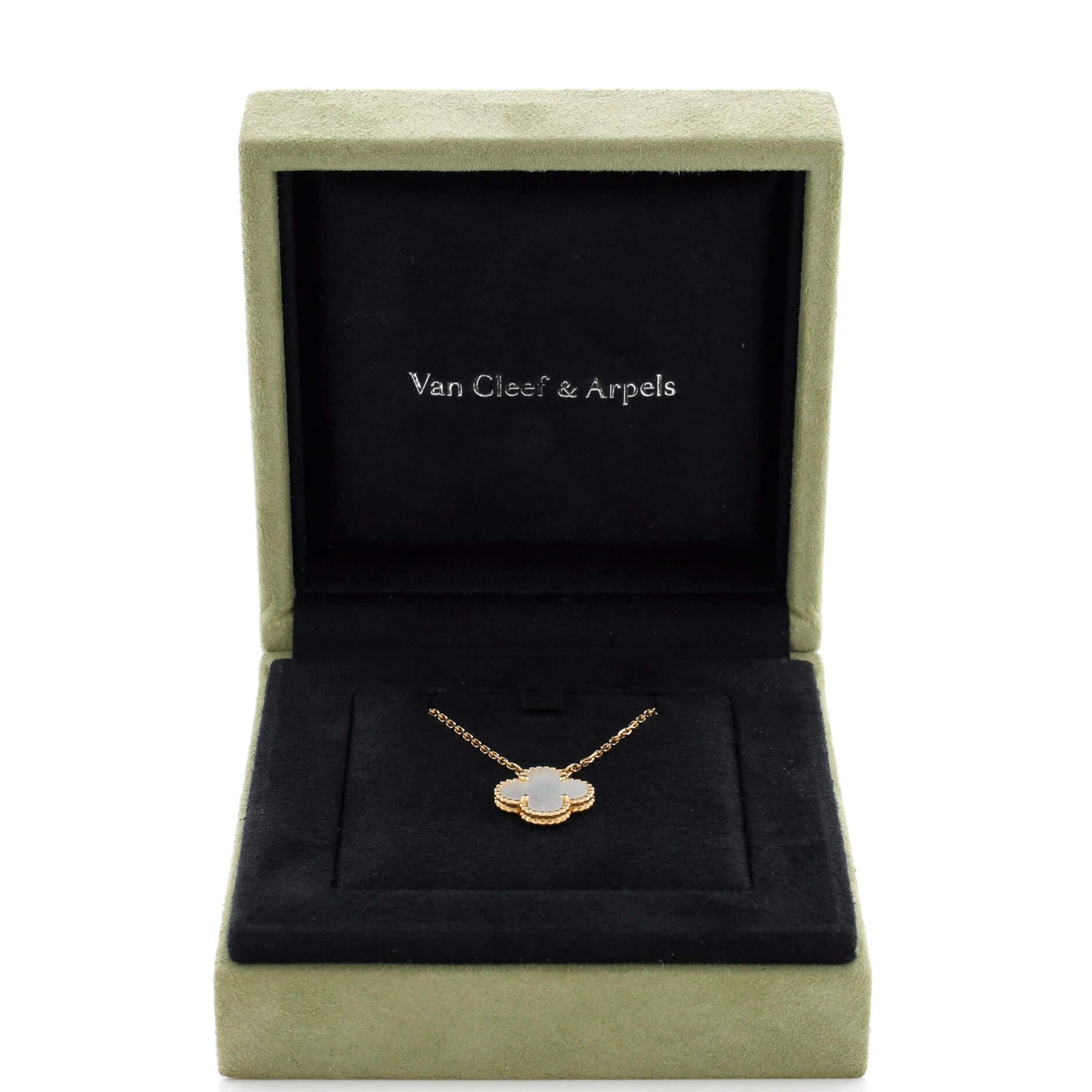 Van Cleef & Arpels Vintage Alhambra-Halskette mit Anhänger aus 18 Karat Gelbgold im Zustand „Gut“ in New York, NY