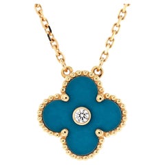 Van Cleef & Arpels, collier pendentif Alhambra vintage en or jaune 18 carats