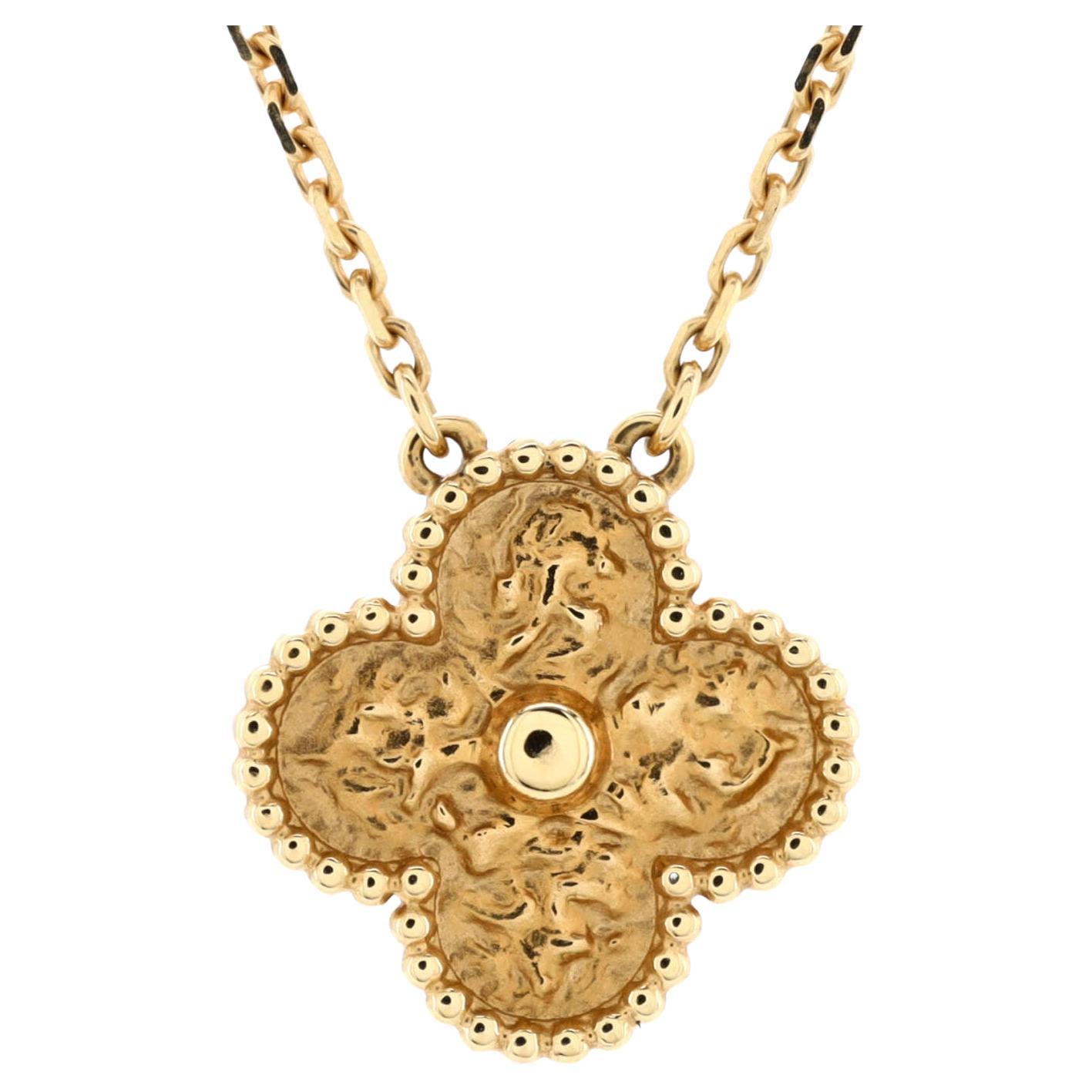 Vca prettyy holiday pendant 2018