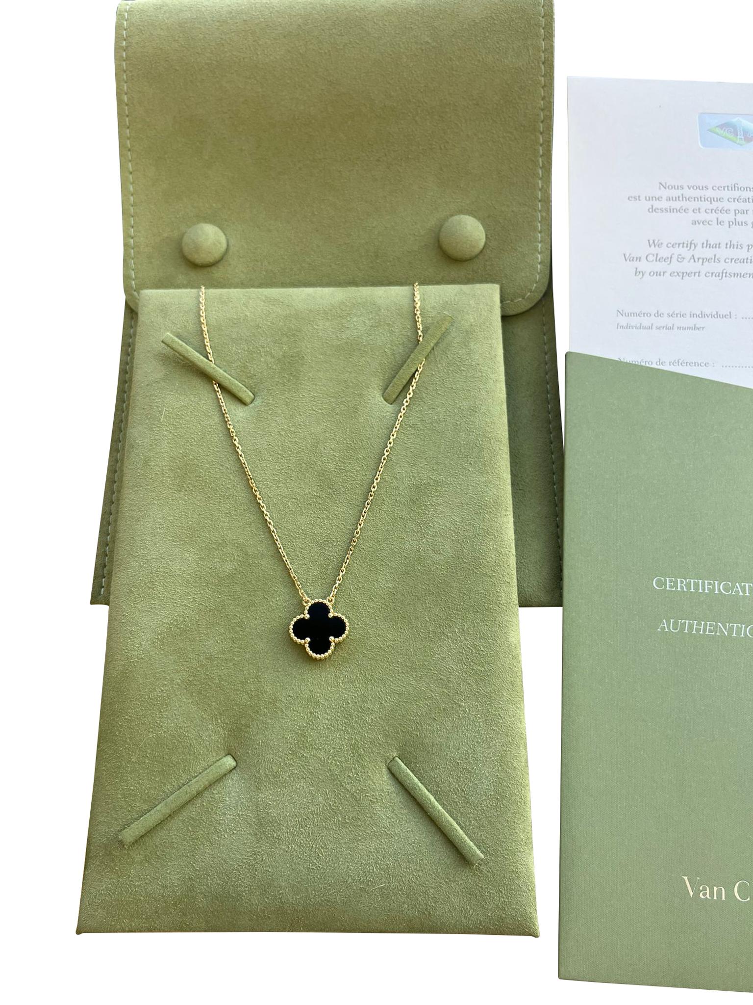 Women's Van Cleef & Arpels Vintage Alhambra Pendant Onyx Stone 18K Yellow Gold Necklace For Sale