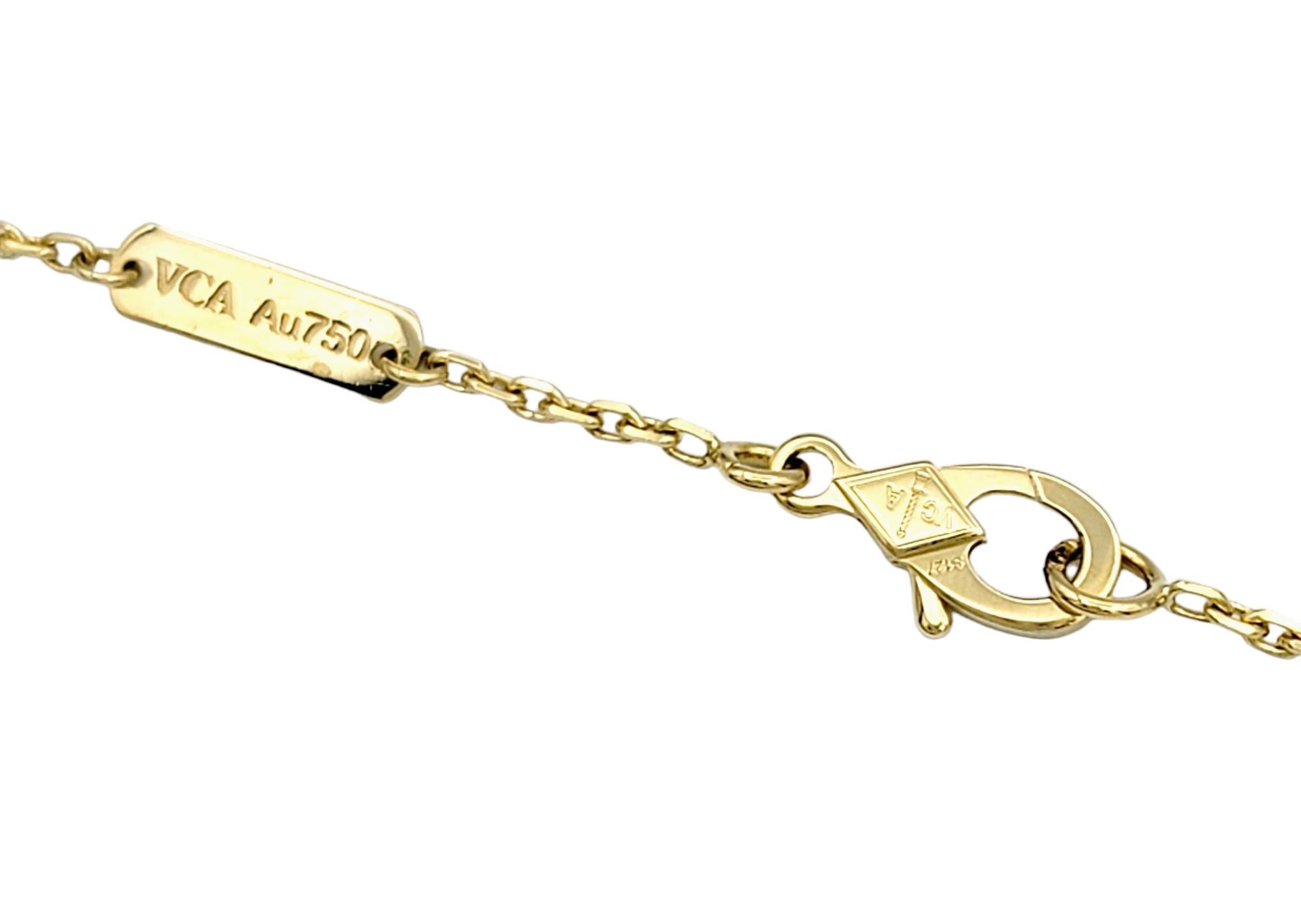 Women's Van Cleef & Arpels Vintage Alhambra Quatrefoil Pendant Necklace in 18 Karat Gold