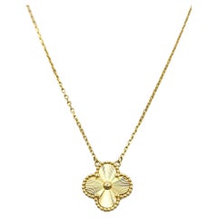 Van Cleef & Arpels, collier pendentif vintage Alhambra Quatrefoil en or 18 carats