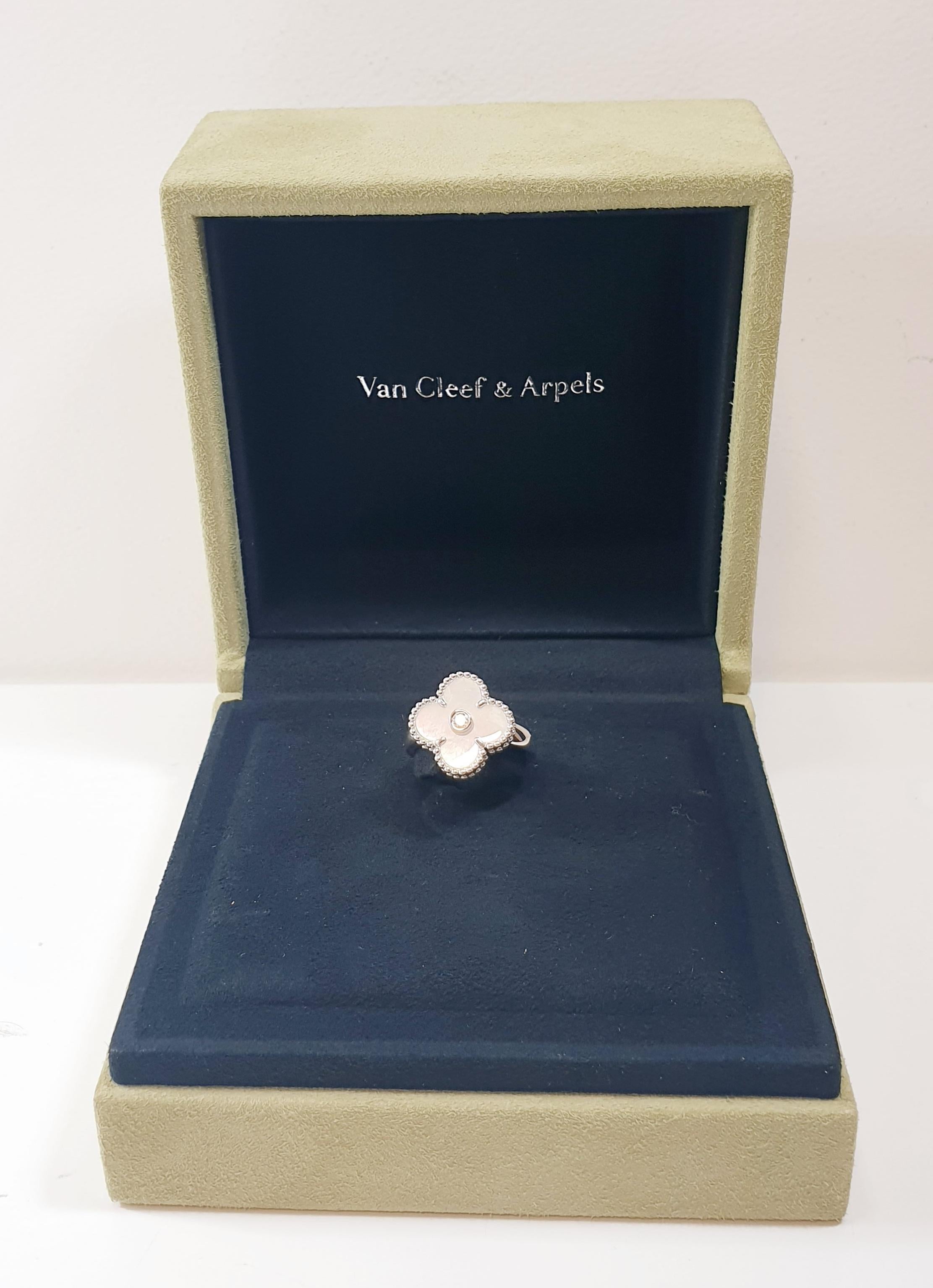 Brilliant Cut Van Cleef & Arpels Vintage Alhambra Ring in 18k Gold Diamond Mother of Pearl