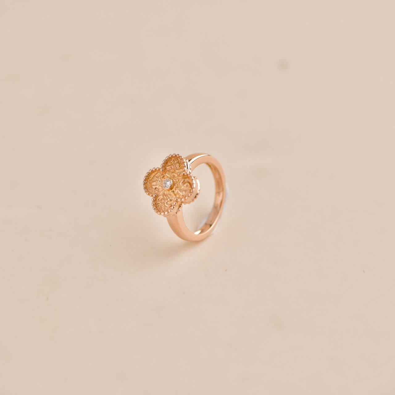 Brilliant Cut Van Cleef & Arpels Vintage Alhambra Rose Gold Diamond Hammered Ring Size 53 For Sale