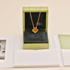 Collar Colgante Van Cleef & Arpels Vintage Alhambra Ojo de Tigre Oro Amarillo 18K