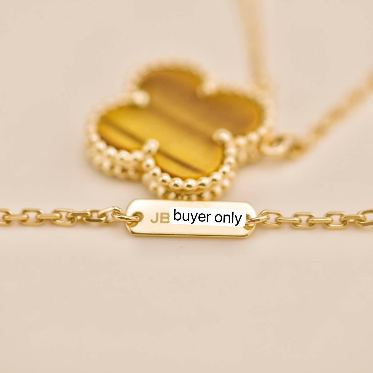 Van Cleef & Arpels Vintage Alhambra Tiger Eye Pendentif en or jaune 18K en vente 1