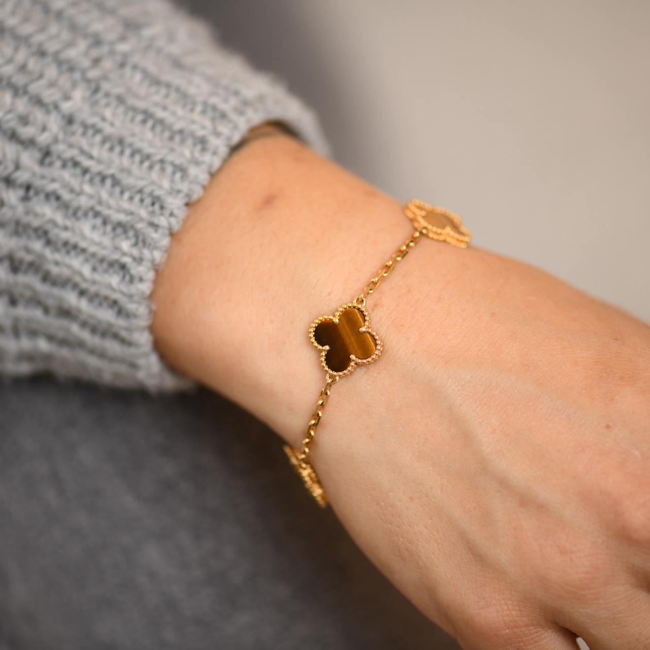 Uncut Van Cleef & Arpels Vintage Alhambra Tiger's Eye 5 Motif 18K Yellow Gold Bracelet For Sale