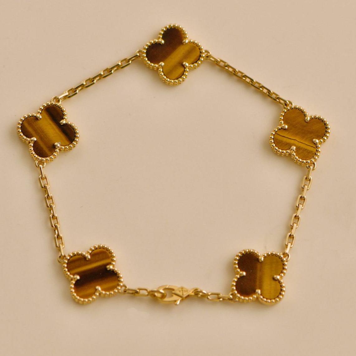 Van Cleef & Arpels Vintage Alhambra Tiger's Eye 5 Motif 18K Yellow Gold Bracelet In Excellent Condition For Sale In Banbury, GB