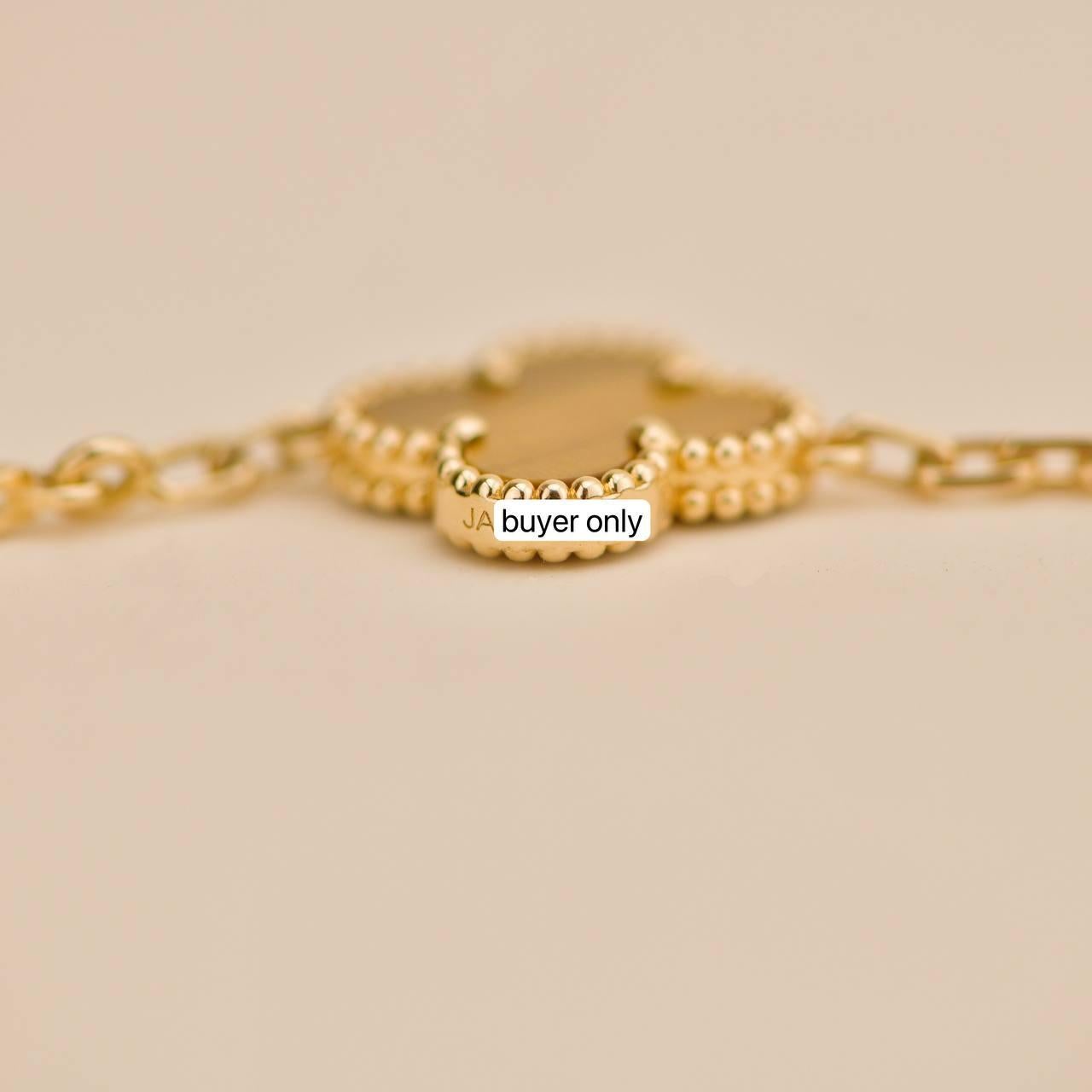 Van Cleef & Arpels Vintage Alhambra Tiger's Eye 5 Motif 18K Yellow Gold Bracelet For Sale 1