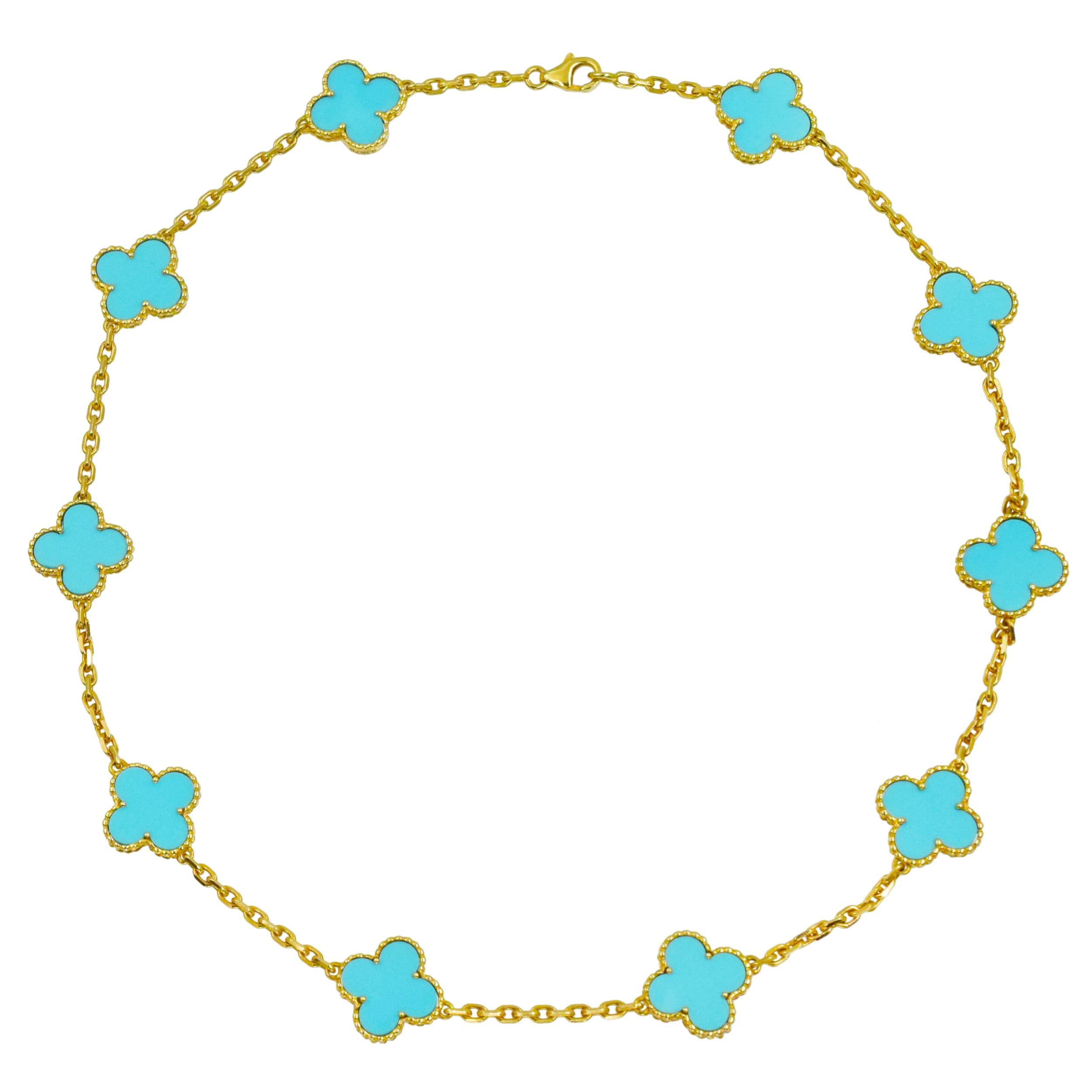 Van Cleef & Arpels Vintage Alhambra Turquoise 10 Motif
Collier. Ce collier comporte 10 motifs de trèfle en turquoise sertis dans de l'or jaune 18 carats. Signé VCA, 750, Numéro de série : BLxxxxx Estampillé avec la marque du fabricant et le poinçon