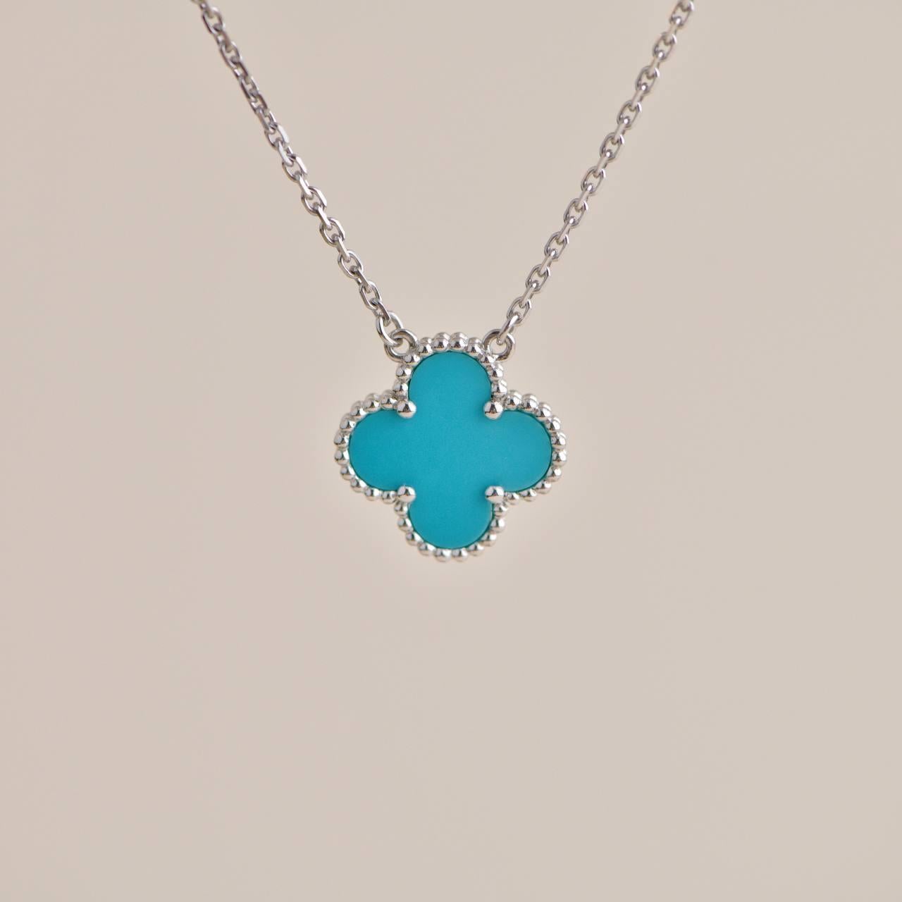 Van Cleef & Arpels Vintage Alhambra Turquoise 18K White Gold Pendant Necklace In Excellent Condition In Banbury, GB